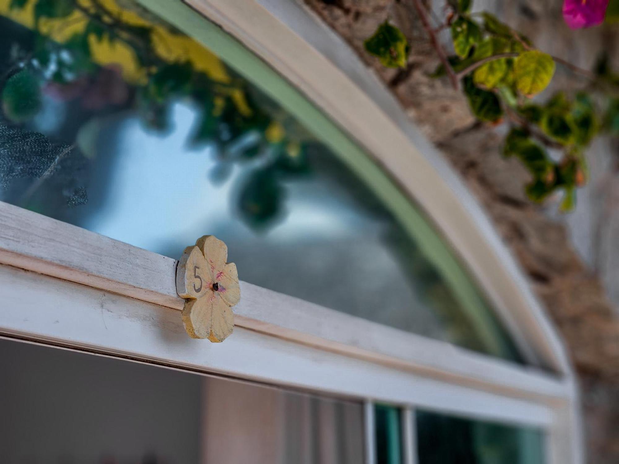 Bella Vista Ocean View Hotel Búzios Екстериор снимка A window latch