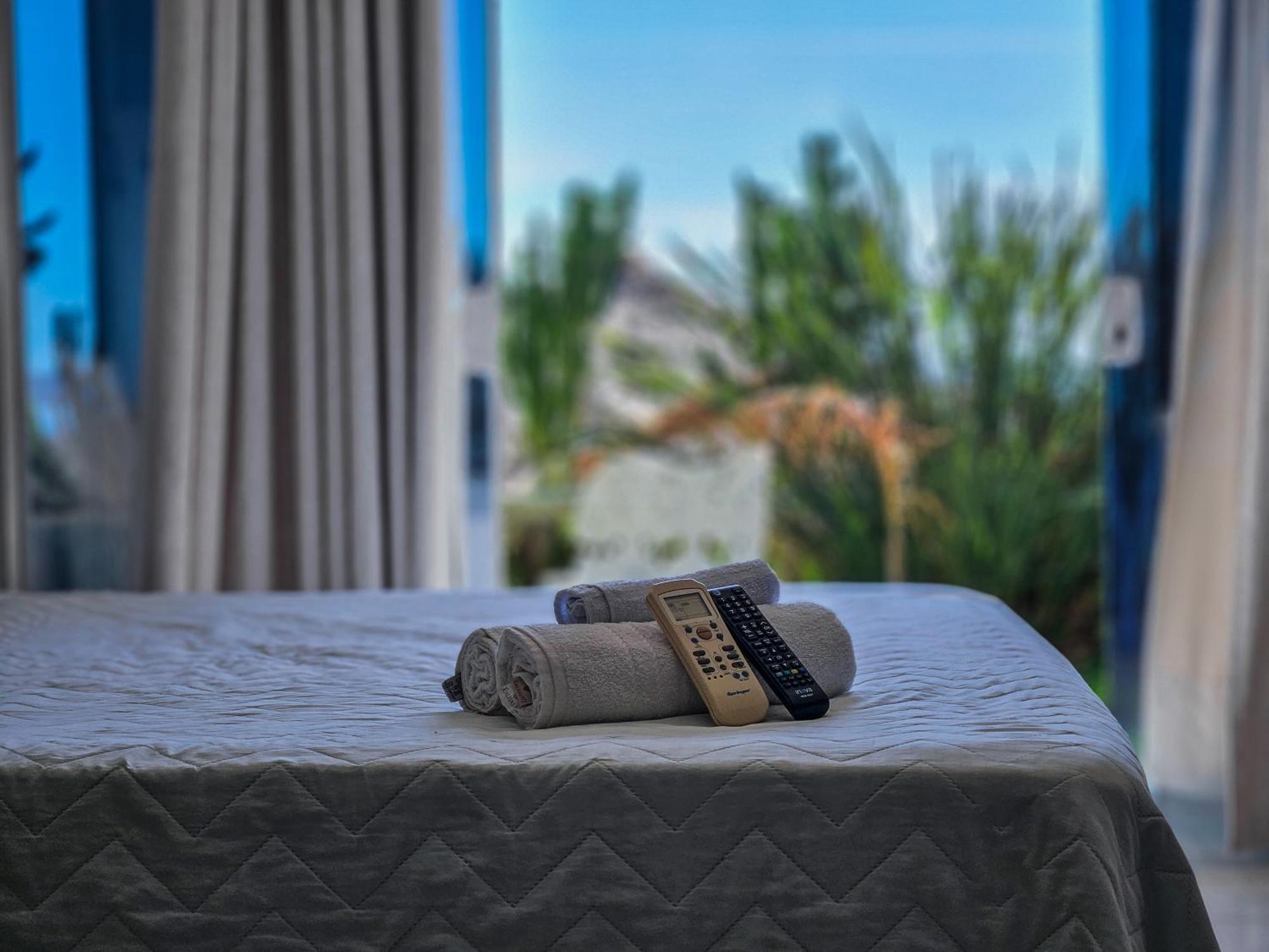 Bella Vista Ocean View Hotel Búzios Екстериор снимка A bed with a remote control and a towel