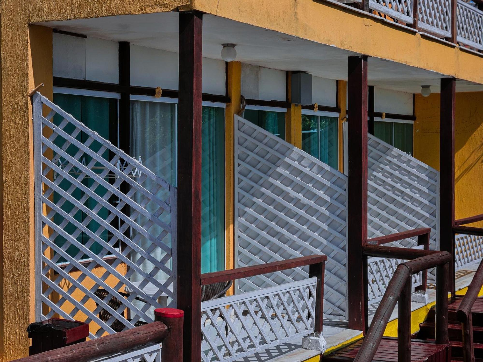 Bella Vista Ocean View Hotel Búzios Екстериор снимка A window grill