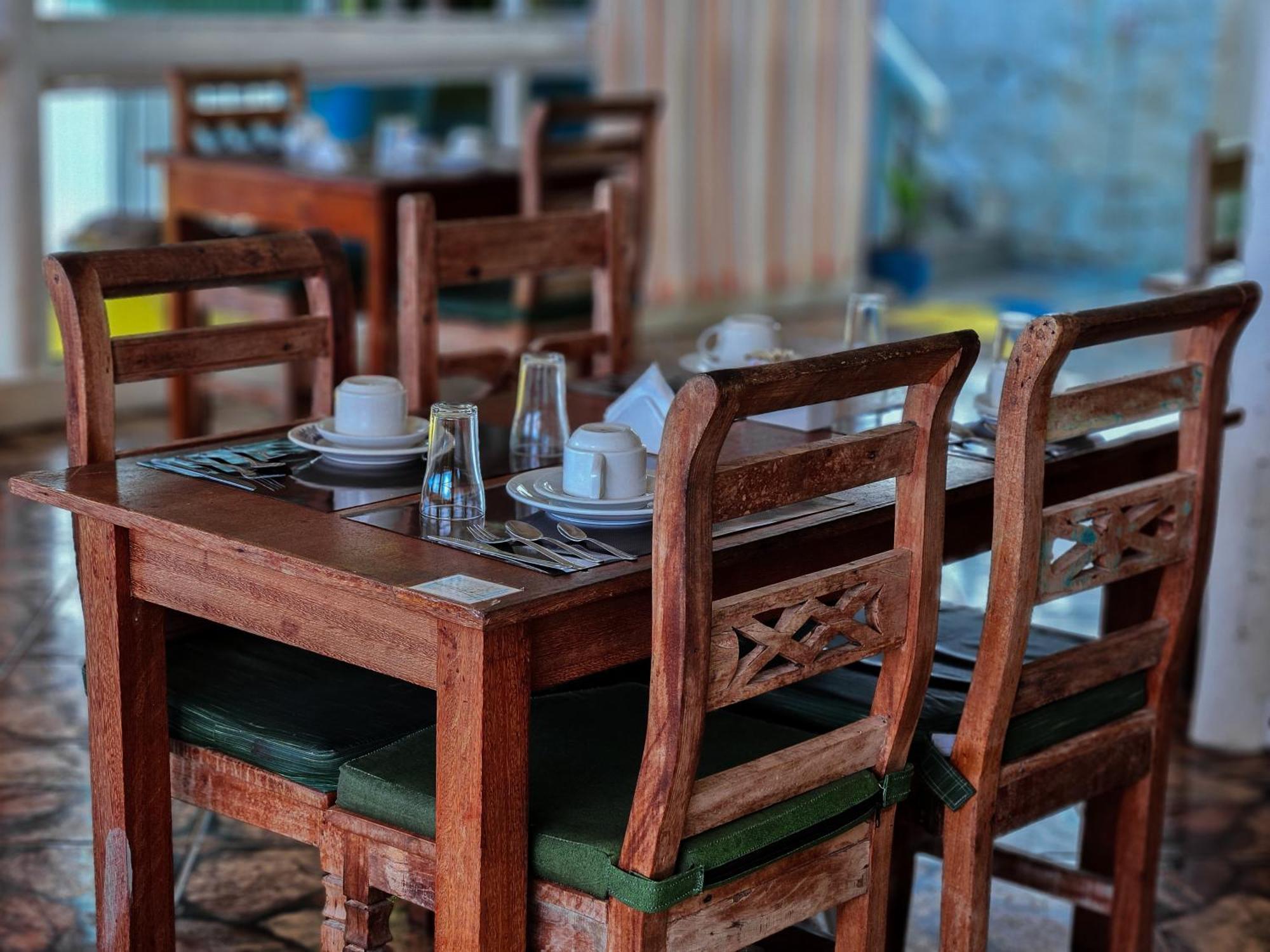 Bella Vista Ocean View Hotel Búzios Екстериор снимка A dining table
