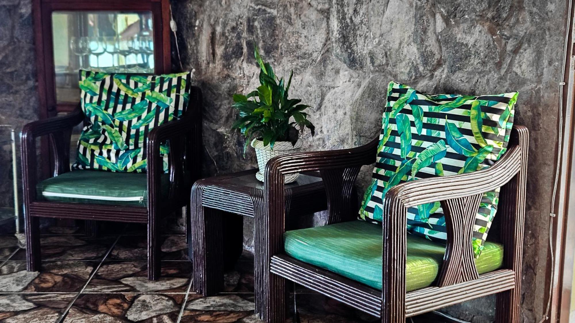 Bella Vista Ocean View Hotel Búzios Екстериор снимка A set of rattan furniture